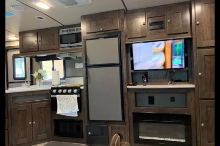 Kelvin's Luxury Cruiser RV Embrace EL275 Travel Trailer