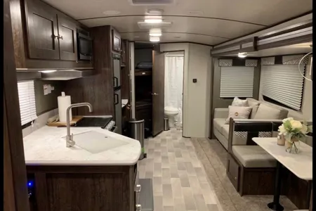 Kelvin's Luxury Cruiser RV Embrace EL275 Travel Trailer
