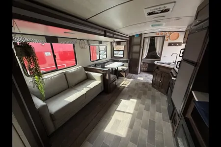 Kelvin's Luxury Cruiser RV Embrace EL275 Travel Trailer