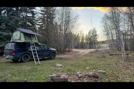 MIKE's Ram 1500 Classic 4x4 - TRUCK with Rooftoptent and 270 degree Awning