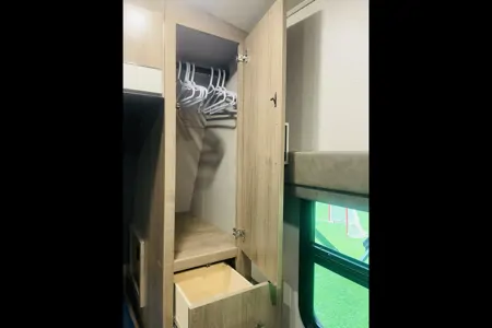 Cozy Cruiser 30ft Sleeps 8