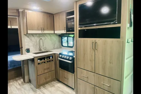 Cozy Cruiser 30ft Sleeps 8