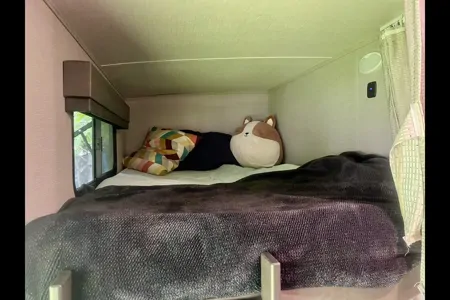 Cozy Cruiser 30ft Sleeps 8
