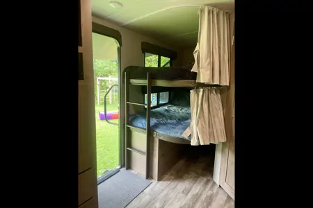 Cozy Cruiser 30ft Sleeps 8