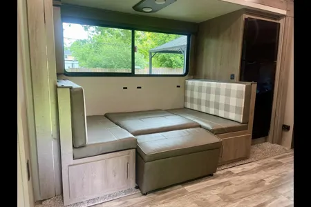 Cozy Cruiser 30ft Sleeps 8