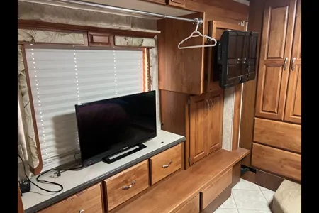 Cliff's Holiday Rambler Monaco Class A