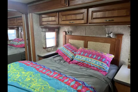 Cliff's Holiday Rambler Monaco Class A