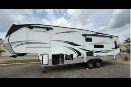 Luxe 2021 Cougar Cove 5th Wheel