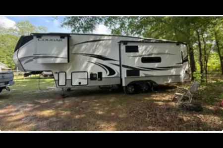 Luxe 2021 Cougar Cove 5th Wheel