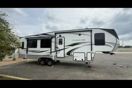 Luxe 2021 Cougar Cove 5th Wheel
