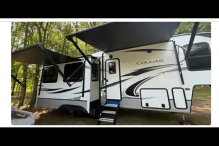 Luxe 2021 Cougar Cove 5th Wheel