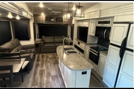 Luxe 2021 Cougar Cove 5th Wheel