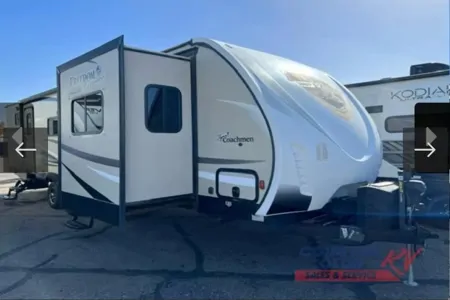 Spacious Travel Trailer - Sleeps 6, Outdoor Kitchen & Huge Living Area!