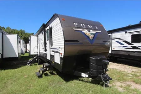 Family Travel Trailer w/TWO full bathrooms!