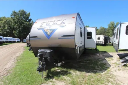 Family Travel Trailer w/TWO full bathrooms!
