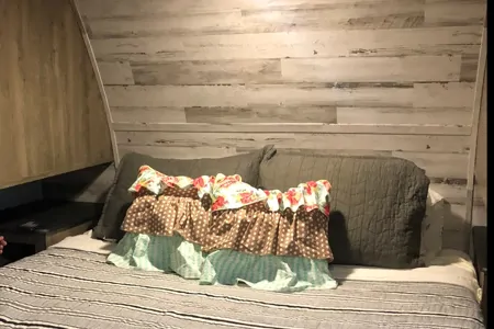 Family Travel Trailer w/TWO full bathrooms!