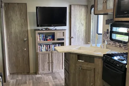 Little’s Palomino Puma 30dbsc Travel Trailer