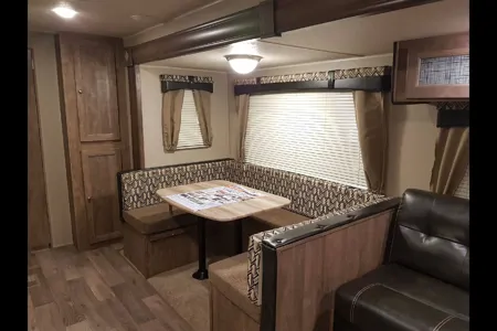 Little’s Palomino Puma 30dbsc Travel Trailer
