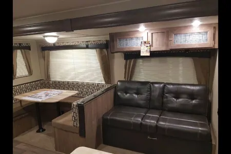 Little’s Palomino Puma 30dbsc Travel Trailer
