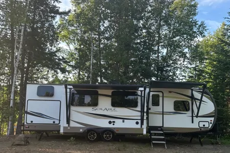 The Hutchins' Palomino 312TSQBK Travel Trailer