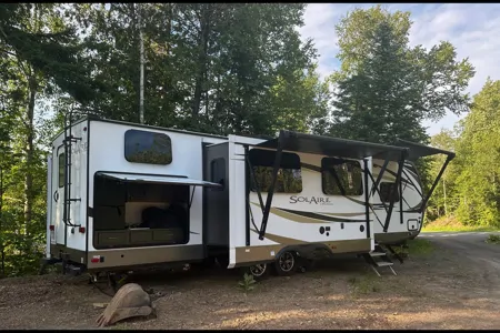 The Hutchins' Palomino 312TSQBK Travel Trailer