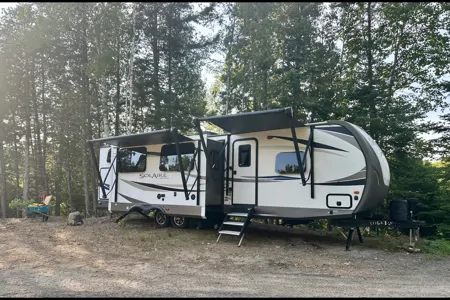 The Hutchins' Palomino 312TSQBK Travel Trailer