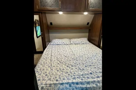The Hutchins' Palomino 312TSQBK Travel Trailer