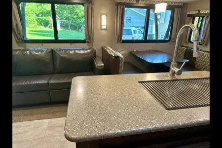 The Hutchins' Palomino 312TSQBK Travel Trailer