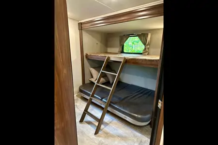 The Hutchins' Palomino 312TSQBK Travel Trailer