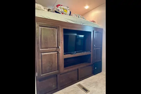 The Hutchins' Palomino 312TSQBK Travel Trailer