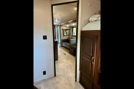 The Hutchins' Palomino 312TSQBK Travel Trailer