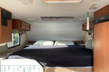 4x4 RAM 3500 with Lance Truck Camper (STARLINK INTERNET)