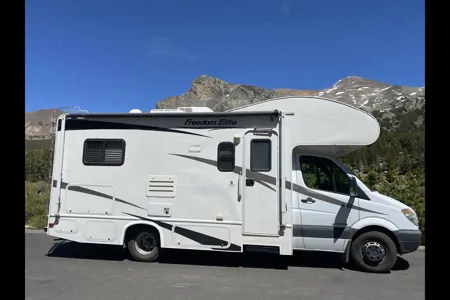 Travis's Thor Freedom Elite Mercedes Sprinter Diesel Class C