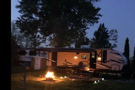 Robert's Forest River 26dbhl Travel Trailer