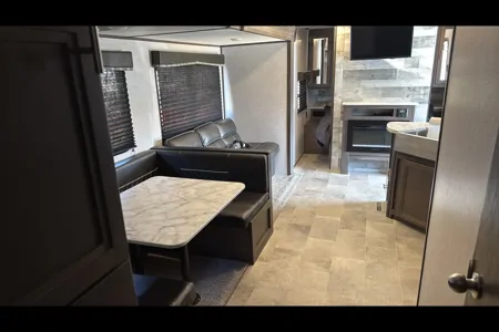 Jeffery's Coleman Lantern 295QB Travel Trailer