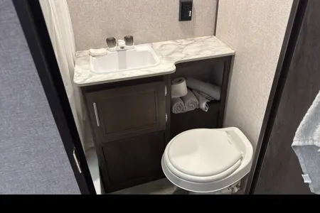 Jeffery's Coleman Lantern 295QB Travel Trailer