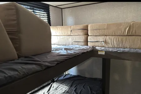 Jeffery's Coleman Lantern 295QB Travel Trailer