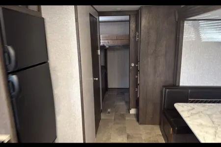 Jeffery's Coleman Lantern 295QB Travel Trailer