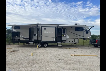 Teela's Highland Ridge RV Mesa Ridge XLT Fifth Wheel