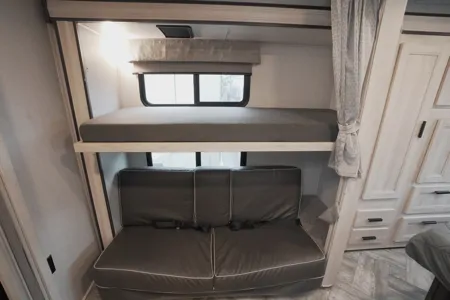 C15 Luxury SUNSEEKER 10 Sleeper w Bunks! 2 SlideRooms - STARLINK Internet