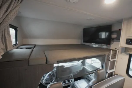 C15 Luxury SUNSEEKER 10 Sleeper w Bunks! 2 SlideRooms - STARLINK Internet