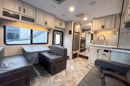 C15 Luxury SUNSEEKER 10 Sleeper w Bunks! 2 SlideRooms - STARLINK Internet