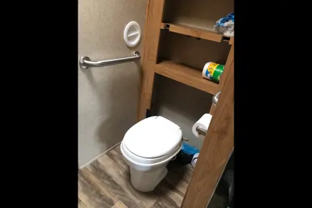 Wheelchair accessible RV travel trailer