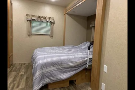 Wheelchair accessible RV travel trailer