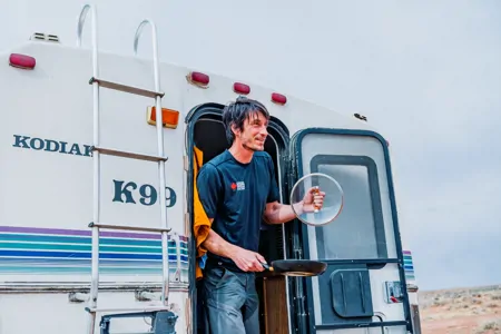 Camper Truck - 2005 Ford F250 (red) + Kodiak K99