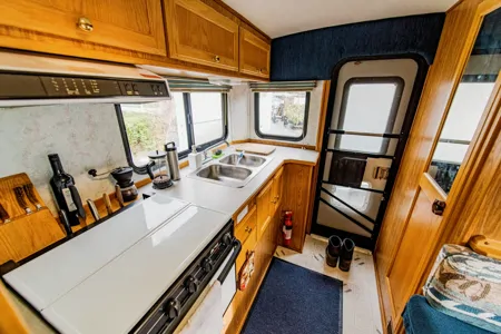 Camper Truck - 2005 Ford F250 (red) + Kodiak K99