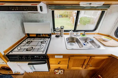 Camper Truck - 2005 Ford F250 (red) + Kodiak K99