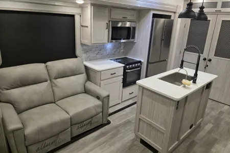 Meet "Eve"- East to West Tandara Fifth Wheel