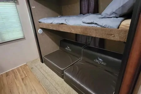 Liz and Jeff's Jayco 32BHDS Travel Trailer