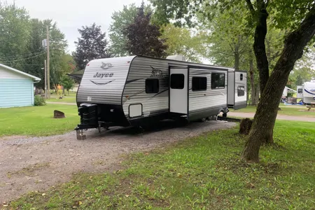 Liz and Jeff's Jayco 32BHDS Travel Trailer